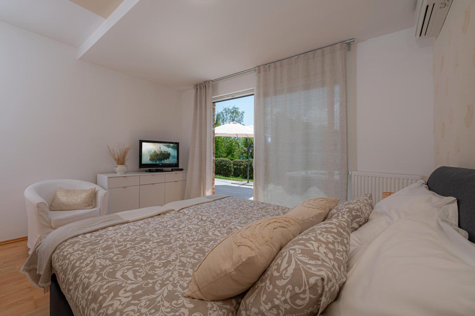 Luxury Apartment Nana Μπλεντ Εξωτερικό φωτογραφία